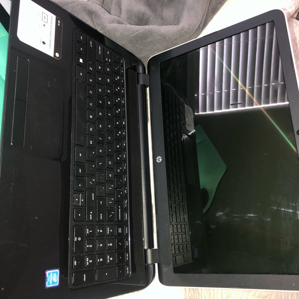 Hp laptop - Picture 2 of 6